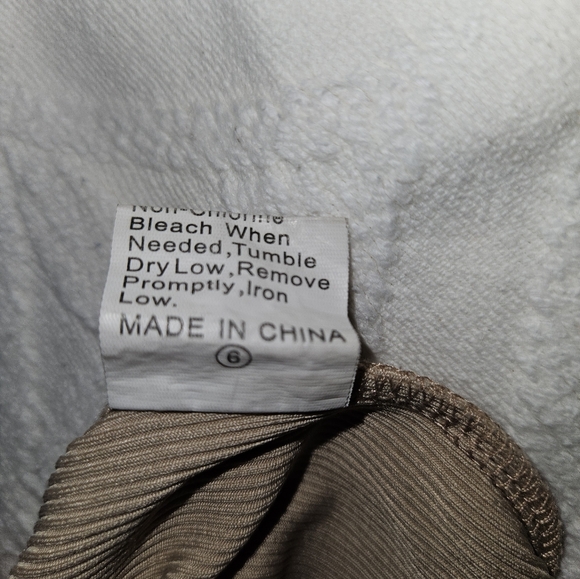 *FREE Sz S Shein Mockneck Crop - Picture 8 of 8